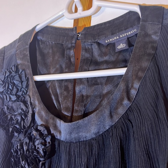 Banana Republic Women’s Silk Floral Sleeveless Blouse, Size S, 100 % Silk Shell - Picture 6 of 9